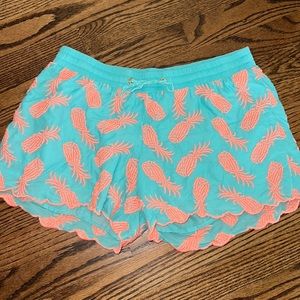 Lilly Pulitzer size XS cotton summer shorts in teal with orange pineapples.